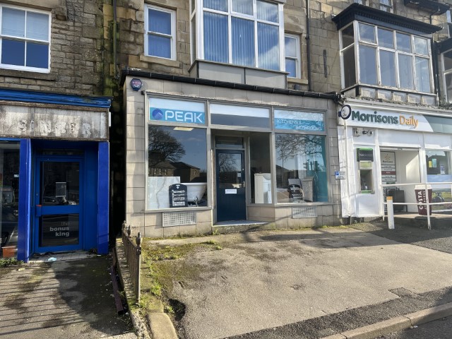 Shop to rent in Buxton